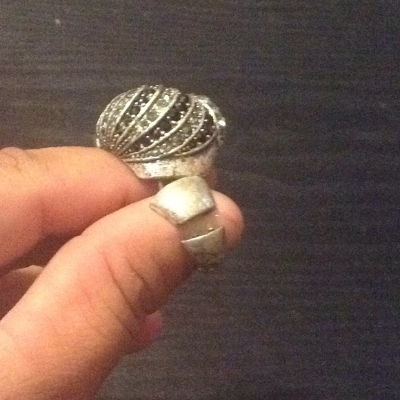 Silver Rhinestones Ring - Picture 3 of 3